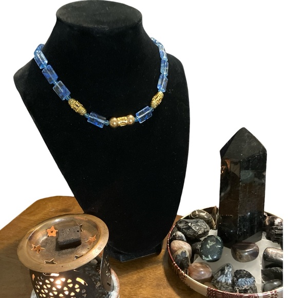 Vintage Jewelry - Vintage 70s Lucite Swirl and Gold Tone Filigree Beaded Necklace 18”